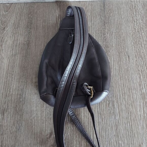 St. Johns Bay Vintage Brown Pebbled Leather Sling, Shoulder Backpack Bag - Picture 4 of 7